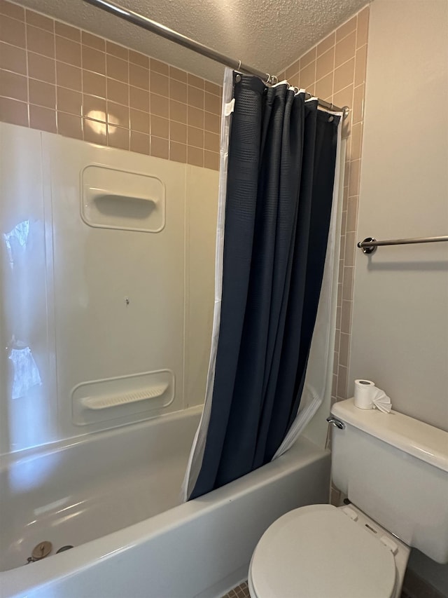 full bathroom featuring a textured ceiling, toilet, and shower / tub combo with curtain