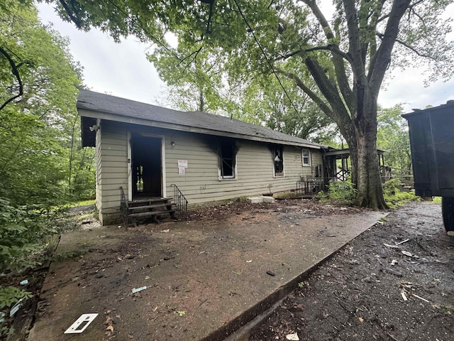 view of front of property with entry steps