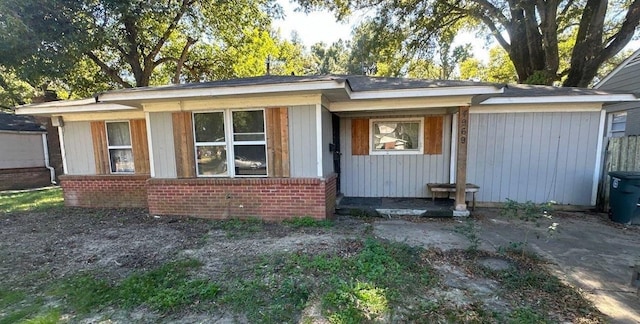 single story home featuring brick siding