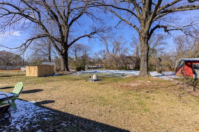 view of yard featuring a storage unit and an outdoor structure