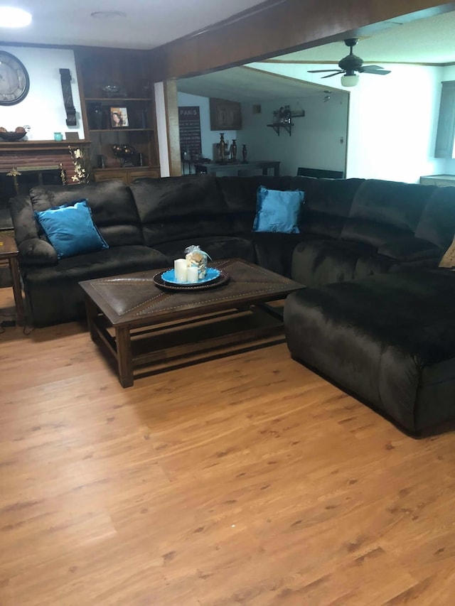 living room with light wood-style floors and a ceiling fan