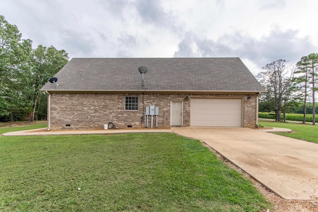 view of front of home with a shingled roof, a front yard, and crawl space