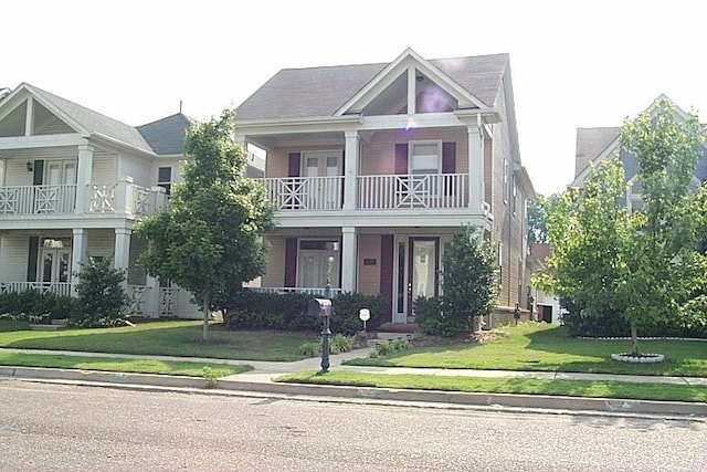 view of front of house with a front lawn