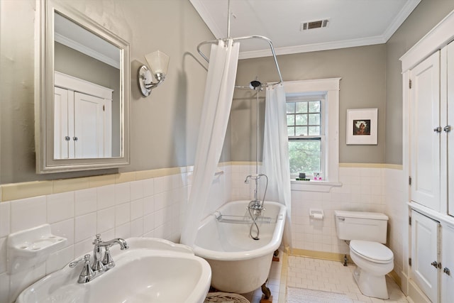 full bath featuring shower / bath combination with curtain, visible vents, toilet, a sink, and tile patterned floors