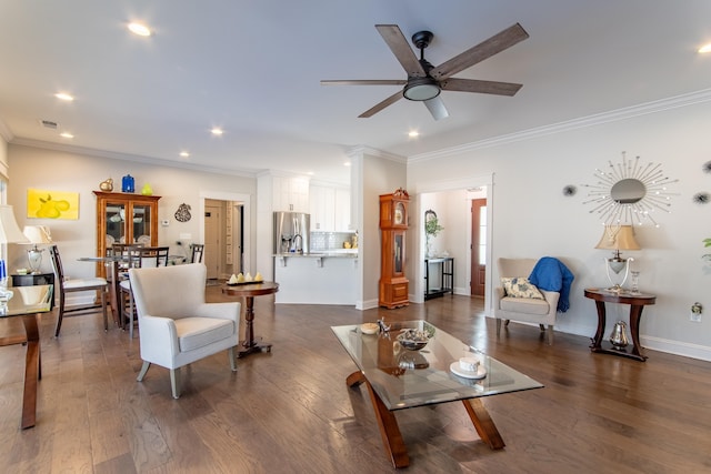 living room featuring dark wood-style floors, baseboards, and ornamental molding