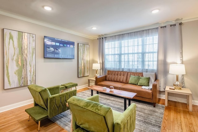 living room featuring baseboards, recessed lighting, wood finished floors, and crown molding