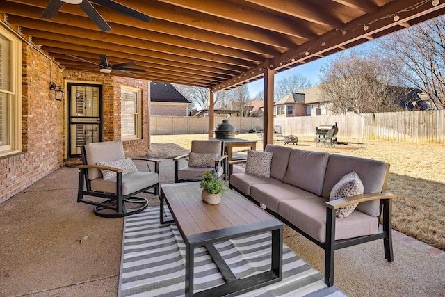 view of patio featuring a fenced backyard, outdoor lounge area, and a ceiling fan