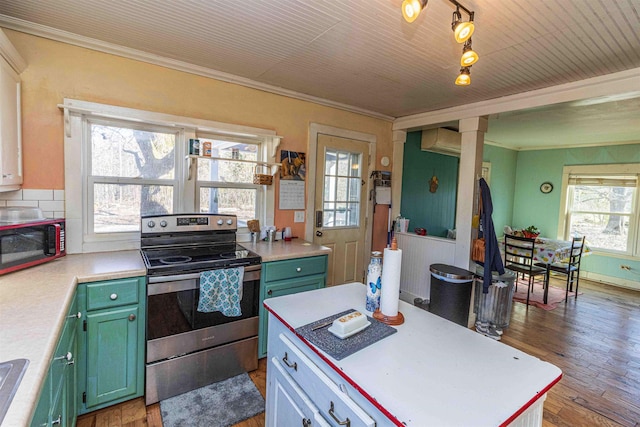 kitchen featuring electric stove, a kitchen island, ornamental molding, dark wood-style flooring, and light countertops