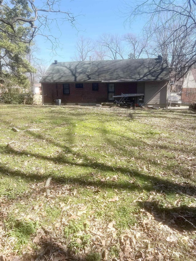 rear view of house featuring a yard