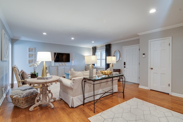 living room with recessed lighting, wood finished floors, and crown molding