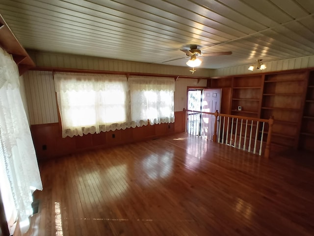 empty room featuring a ceiling fan and wood-type flooring