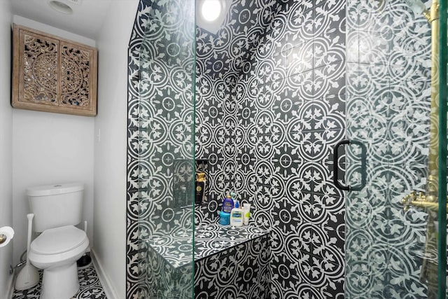 bathroom featuring baseboards and toilet