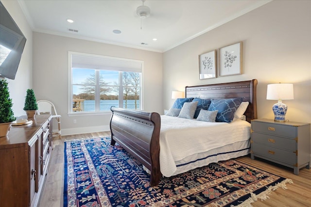 bedroom with recessed lighting, visible vents, baseboards, light wood-style floors, and ornamental molding