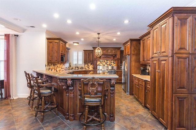 kitchen featuring decorative backsplash, a kitchen breakfast bar, a peninsula, stainless steel appliances, and a sink