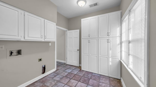 laundry area with hookup for a washing machine, cabinet space, visible vents, hookup for an electric dryer, and baseboards