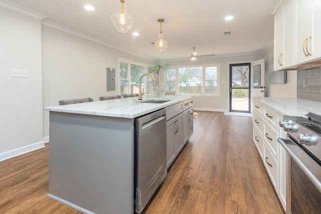 kitchen featuring a sink, crown molding, range, and stainless steel dishwasher