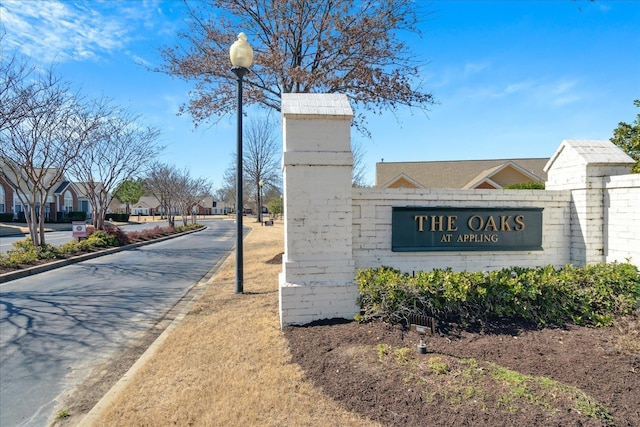 view of community / neighborhood sign