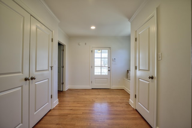 entryway with light wood finished floors, baseboards, ornamental molding, and recessed lighting