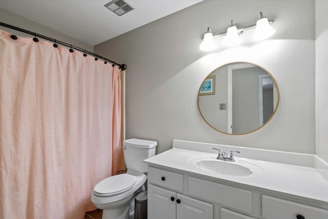 full bath featuring a shower with curtain, visible vents, vanity, and toilet