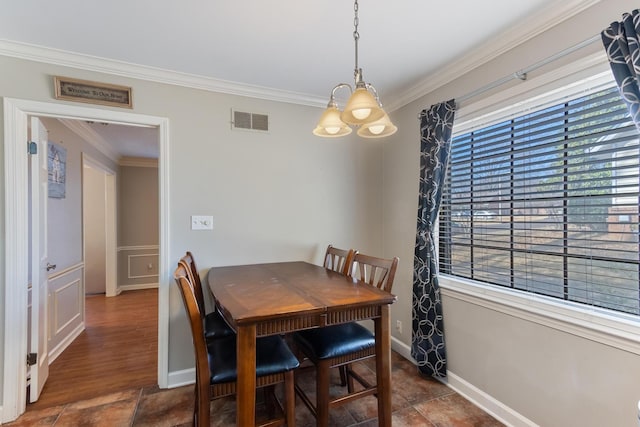 dining area featuring baseboards, visible vents, and ornamental molding