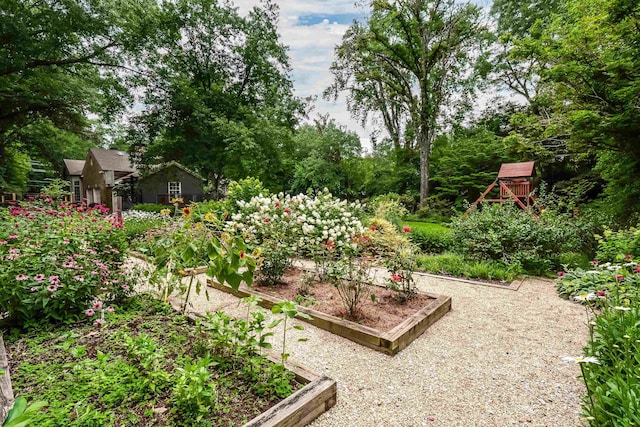 view of yard with a garden