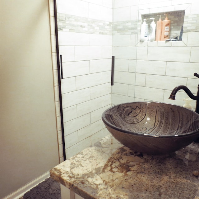 full bathroom featuring a sink and baseboards