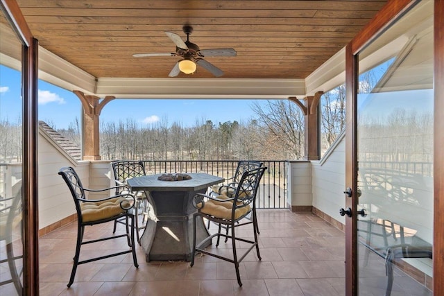 balcony featuring outdoor dining area and ceiling fan