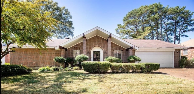 view of front of house featuring brick siding, an attached garage, and a front yard