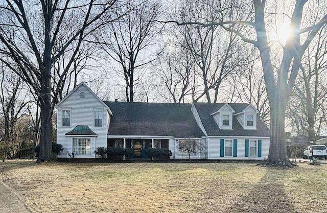 view of front of house with a front lawn