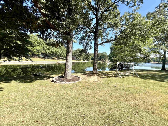 view of yard featuring a water view