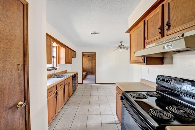 kitchen featuring a textured ceiling, under cabinet range hood, a sink, visible vents, and black appliances