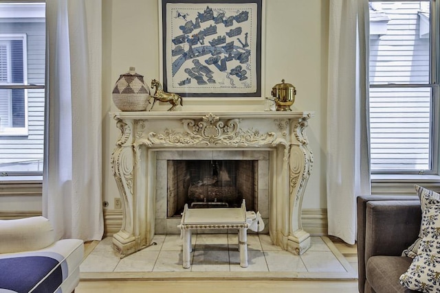 945 Harbor Bend Rd, Memphis, TN 38103 - living area featuring tile patterned floors and a premium fireplace