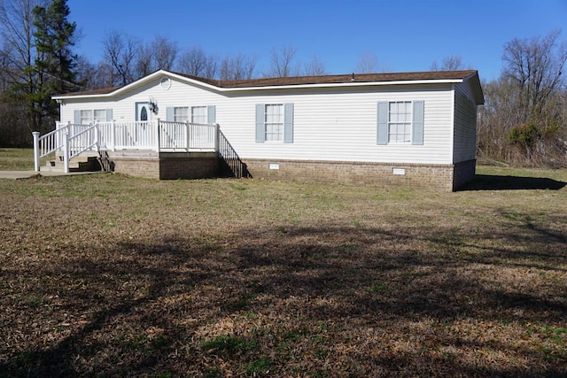 view of front facade featuring a front yard, crawl space, and a deck