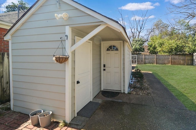 view of outdoor structure featuring an outbuilding and fence