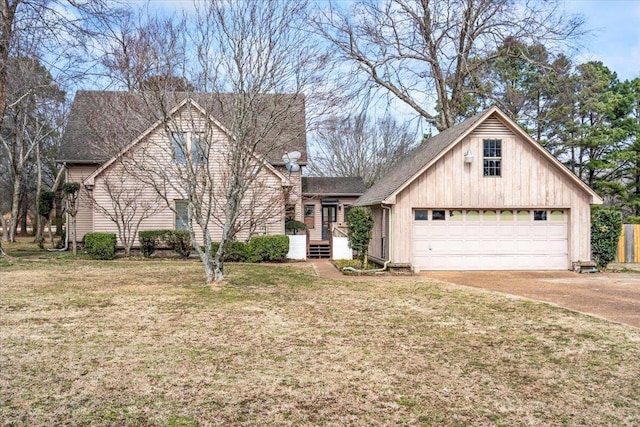 view of front of house with driveway and a front yard