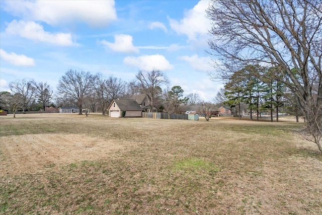 view of yard with an outbuilding