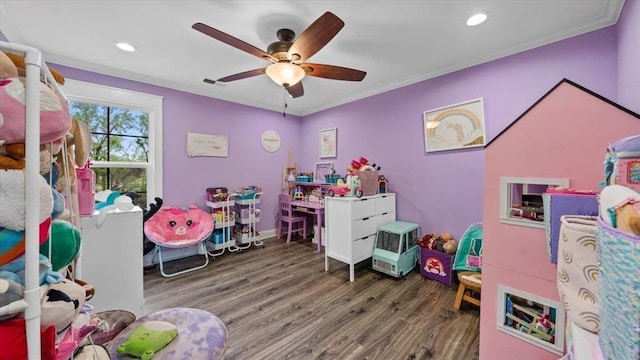 playroom featuring visible vents, crown molding, and wood finished floors