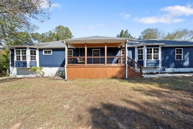 view of front of house featuring covered porch and a front yard