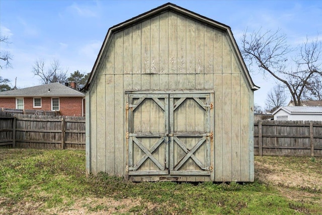 view of outdoor structure with an outdoor structure and a fenced backyard