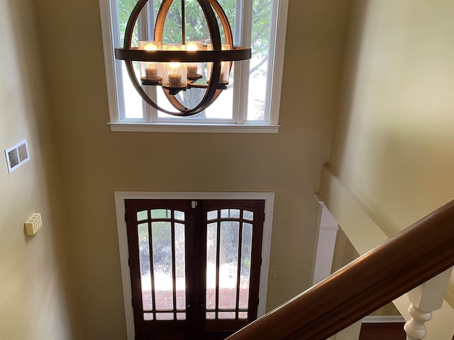 foyer with visible vents and an inviting chandelier