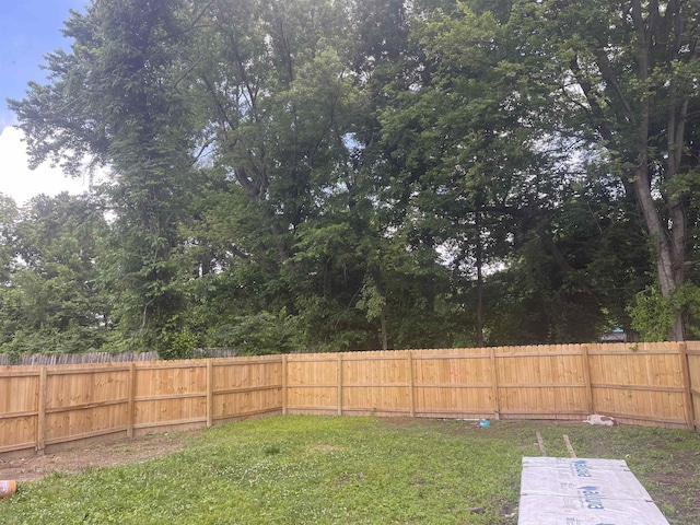 view of yard featuring a fenced backyard