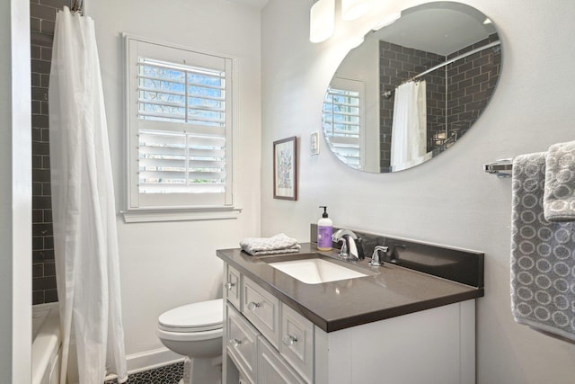 full bath featuring shower / bath combo with shower curtain, vanity, toilet, and baseboards