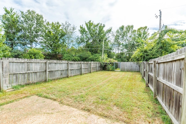 view of yard featuring a fenced backyard