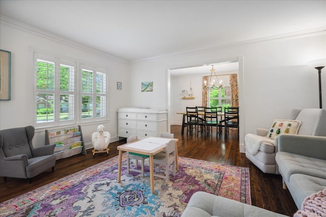 living area featuring a notable chandelier, crown molding, baseboards, and wood finished floors