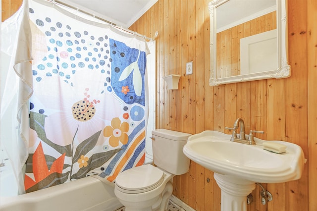 full bath featuring toilet, wood walls, a shower with curtain, and crown molding