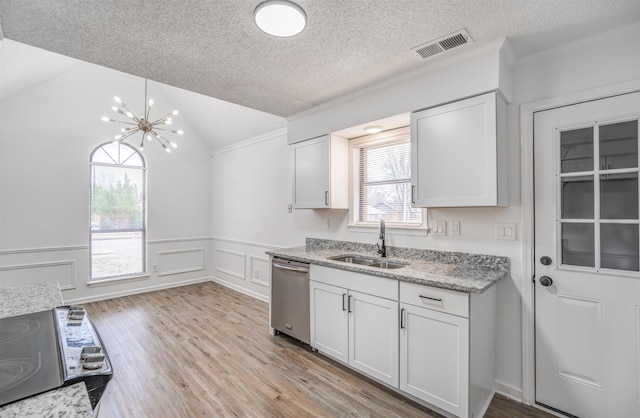 kitchen with visible vents, stainless steel appliances, light wood-type flooring, white cabinetry, and a sink