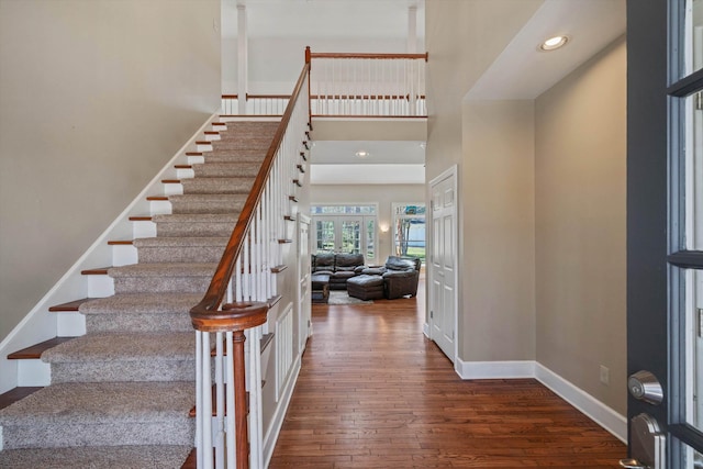 entrance foyer featuring dark wood-style floors, recessed lighting, a high ceiling, and baseboards