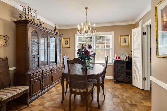 dining area featuring baseboards, an inviting chandelier, visible vents, and crown molding