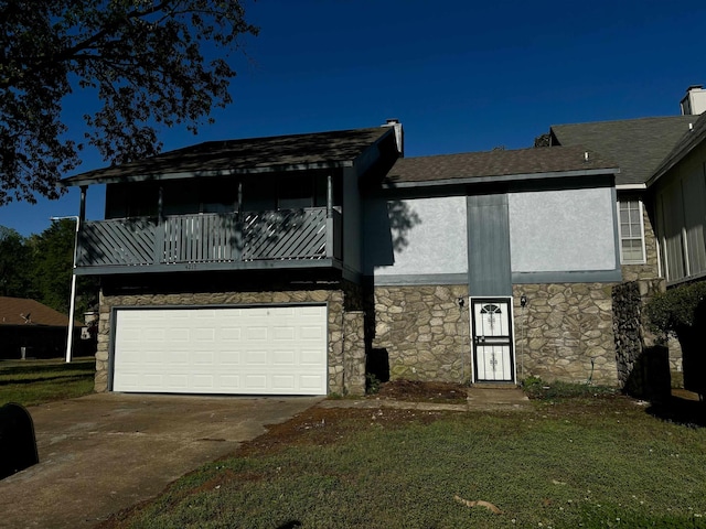 view of front of house with stucco siding, a balcony, a garage, stone siding, and driveway