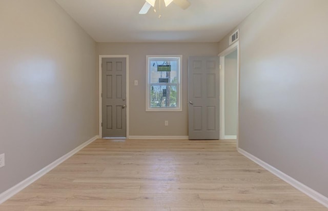750 Chelsea Dr, Memphis, TN 38107 - entrance foyer with baseboards, ceiling fan, visible vents, and light wood-style floors